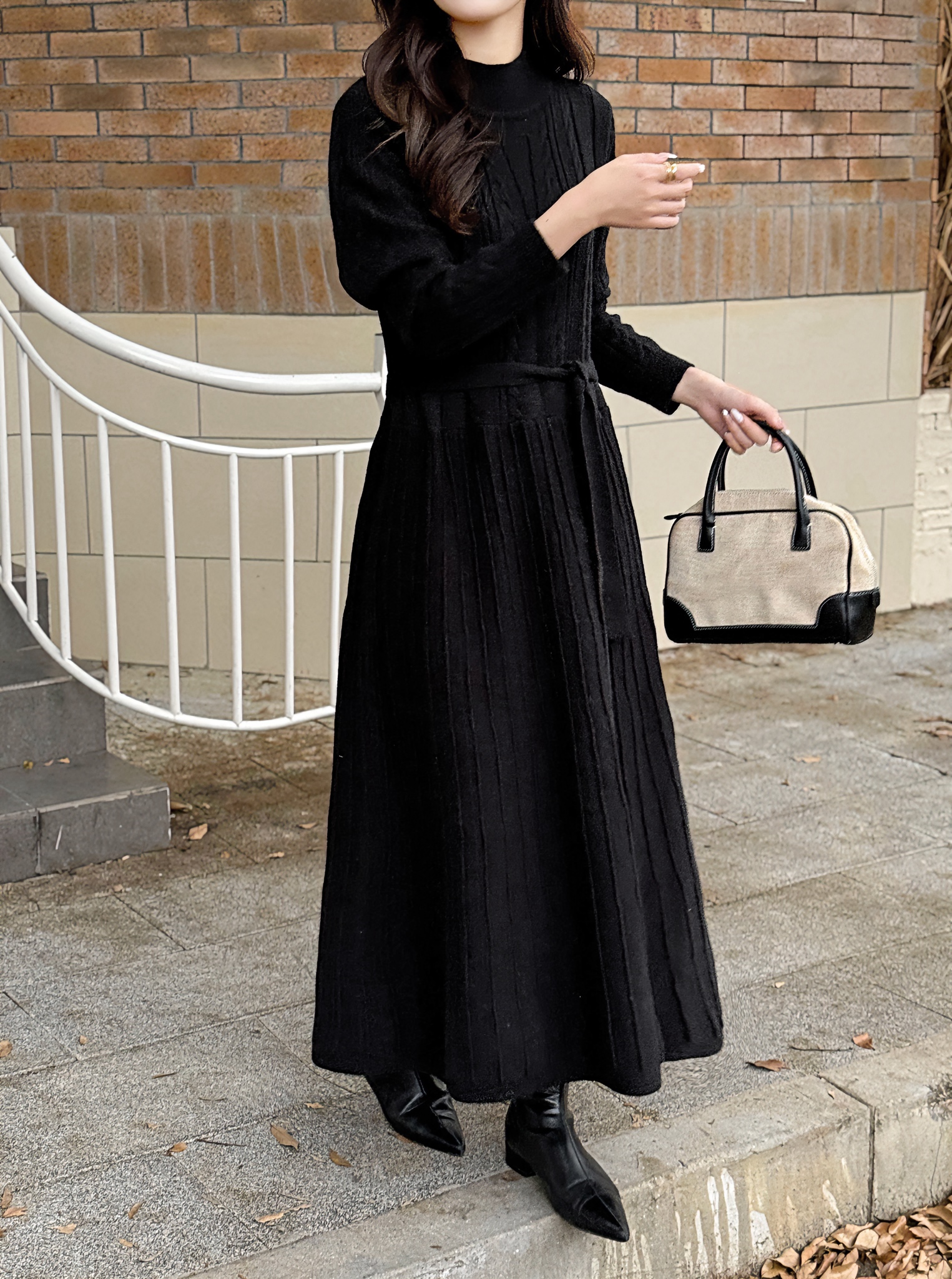 ストラップ付ハイネックケーブルニットワンピース | レディース