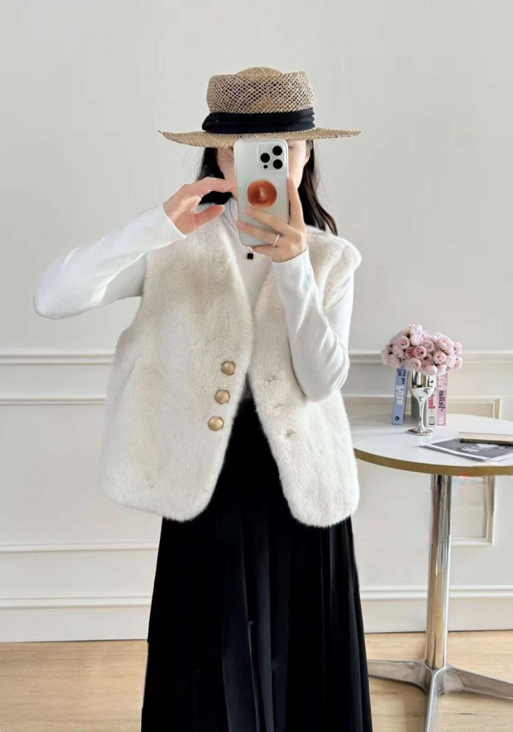 ゴールドボタンVネックエコファーベスト | 詳細画像5