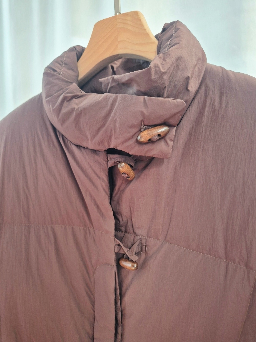 トグルボタンハイネックダウンロングコート | 詳細画像12