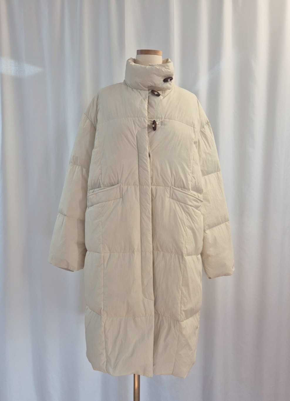 トグルボタンハイネックダウンロングコート | 詳細画像13