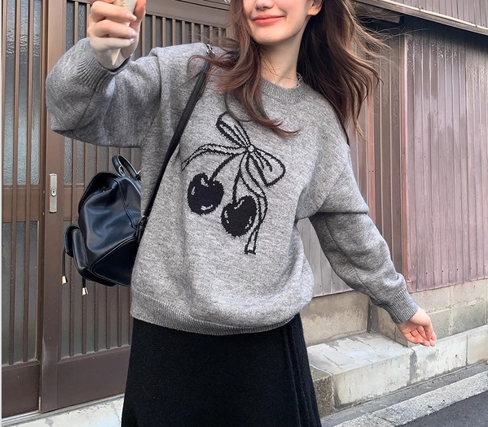 ウール混ラウンドネックリボンチェリーニット | レディース