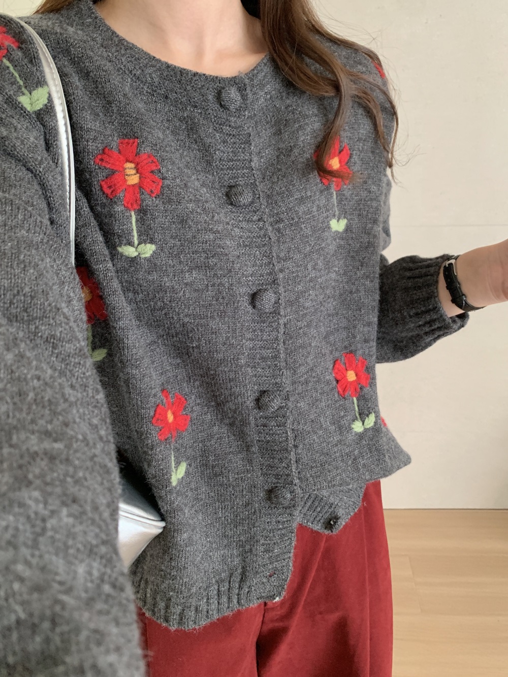 花柄刺繍くるみボタンカーディガン | 詳細画像15