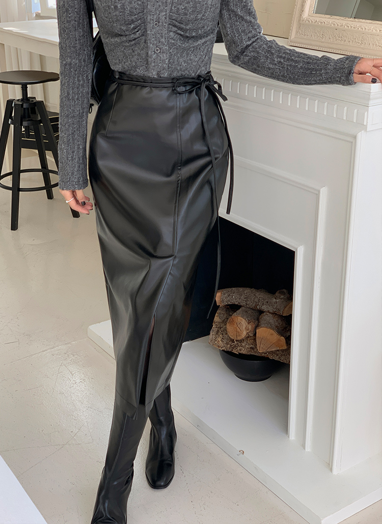 ストラップ付スリットロングエコレザースカート | レディース