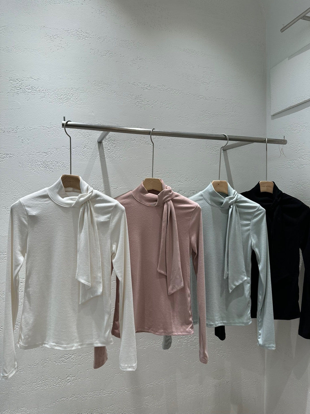 ボウタイハーフネックスリム長袖Tシャツ | 詳細画像18