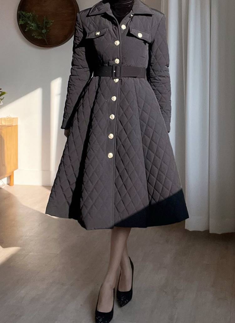 ファー裏地ゴールドボタンキルティングフレアコート | レディース