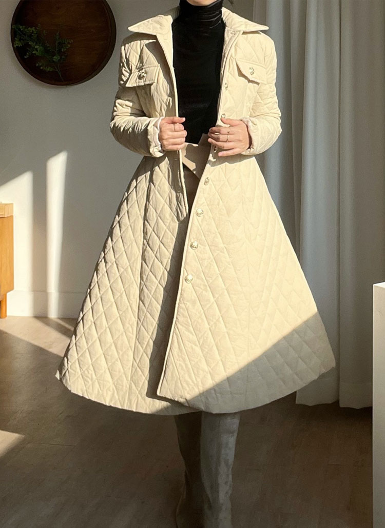 ファー裏地ゴールドボタンキルティングフレアコート | レディース