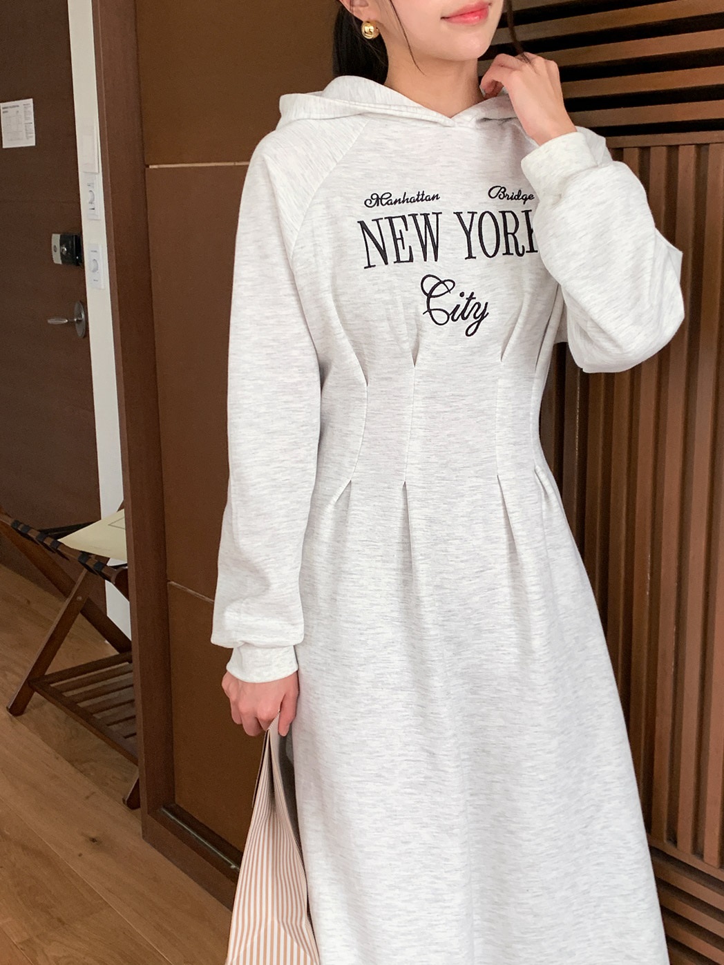 裏起毛NEW YORK刺繡タックラグランパーカーワンピース | 詳細画像3