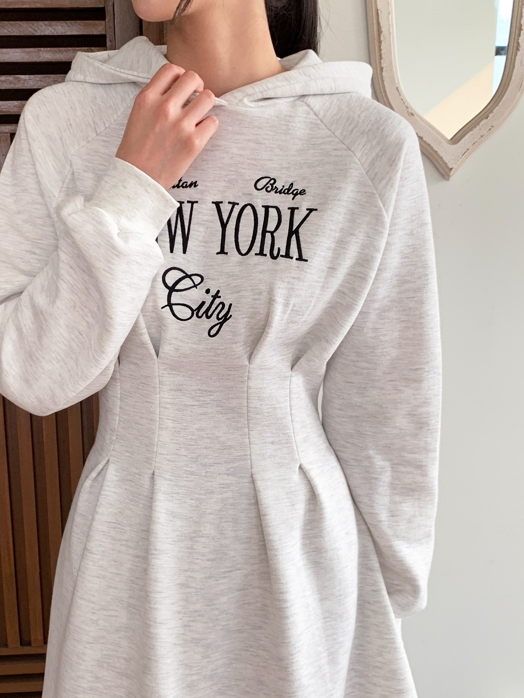 裏起毛NEW YORK刺繡タックラグランパーカーワンピース | 詳細画像5