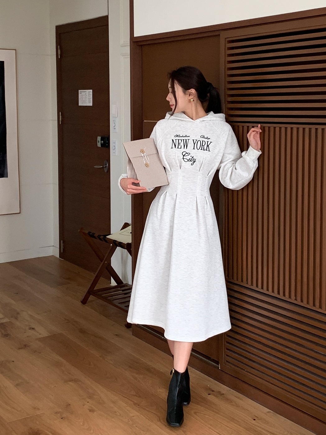 裏起毛NEW YORK刺繡タックラグランパーカーワンピース | 詳細画像15