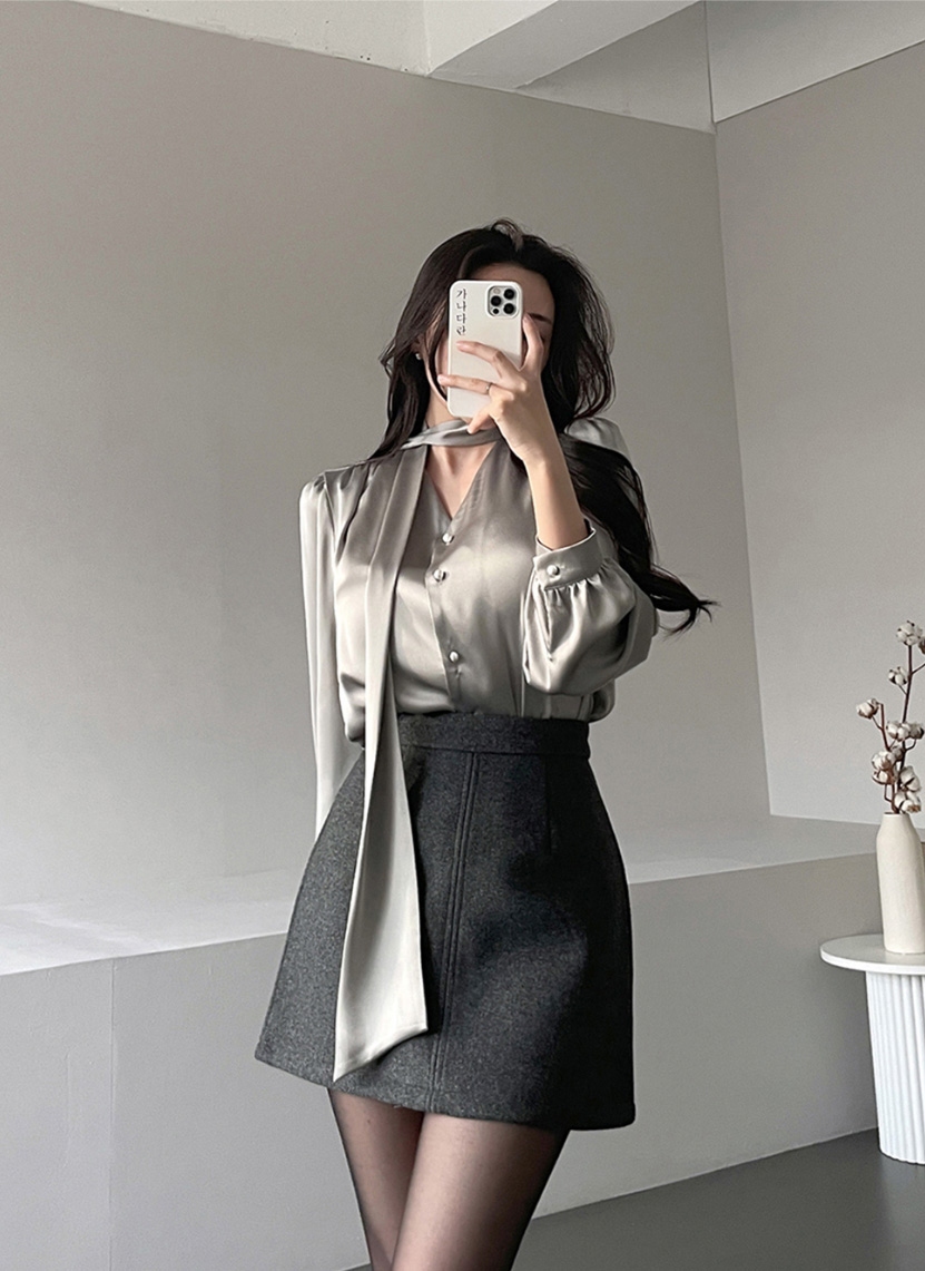 サテンVネックタイブラウス （BROWN） アニュアンス anuans サテンVネックタイブラウス （BROWN） -靴