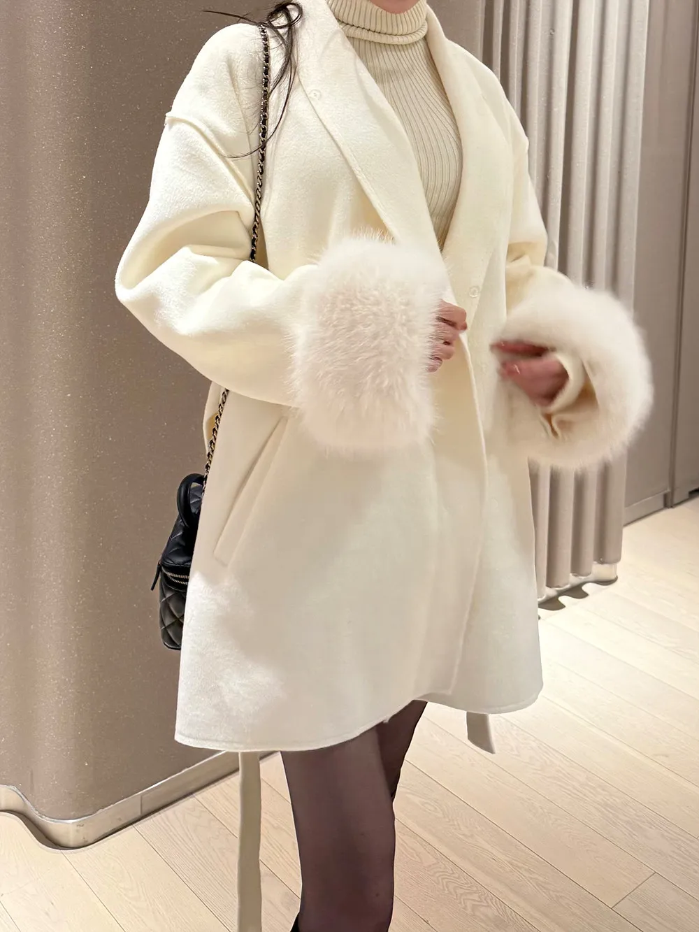 ストラップ付ボリュームエコファーハーフコート | レディース  