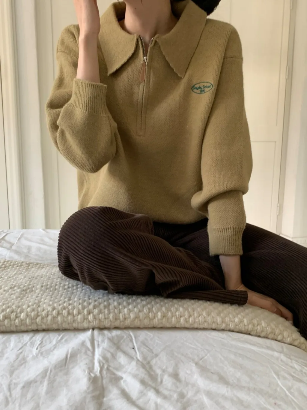 ハーフジップカラー刺繍オーバルロゴニット | 詳細画像1