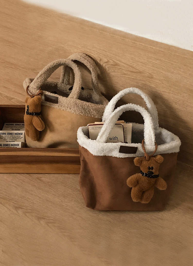 ベアチャーム付ムートン調トートバッグ | レディースファッション通販
