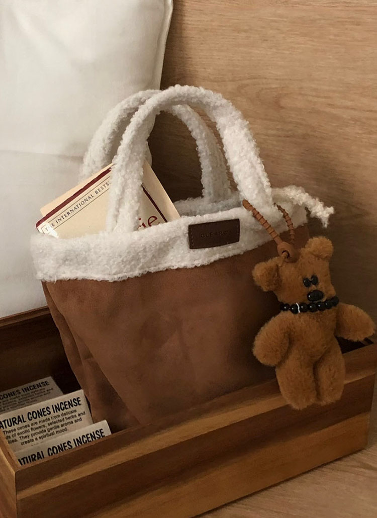 ベアチャーム付ムートン調トートバッグ | レディースファッション通販