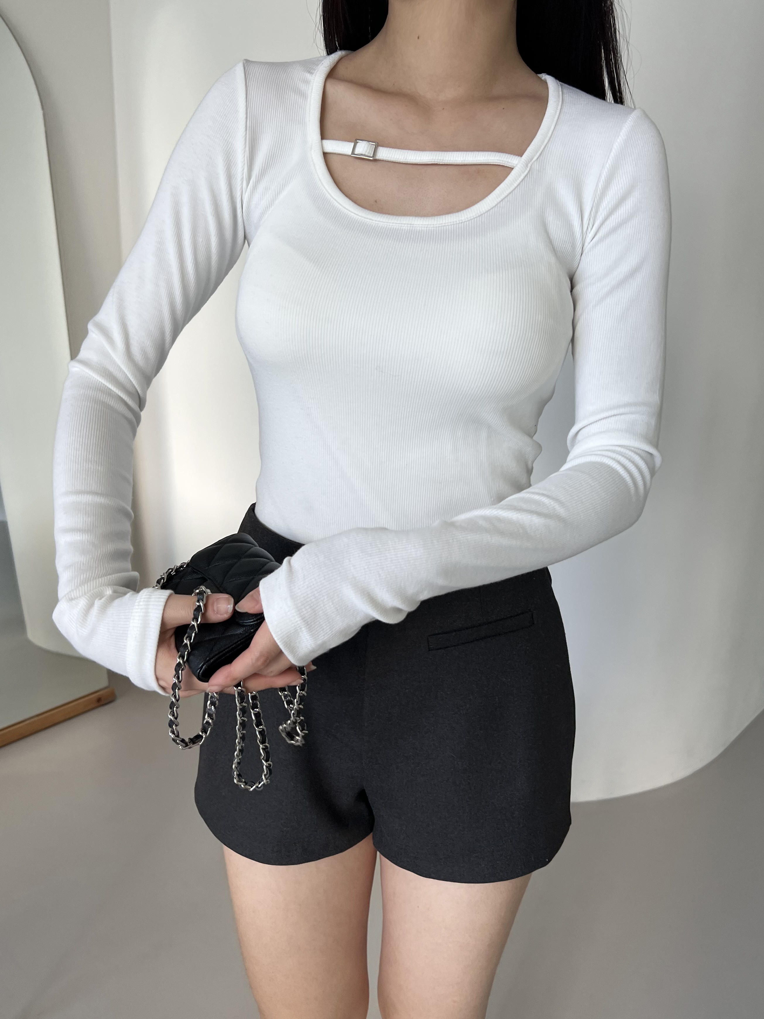 バックルストラップUネックリブTシャツ | 詳細画像2