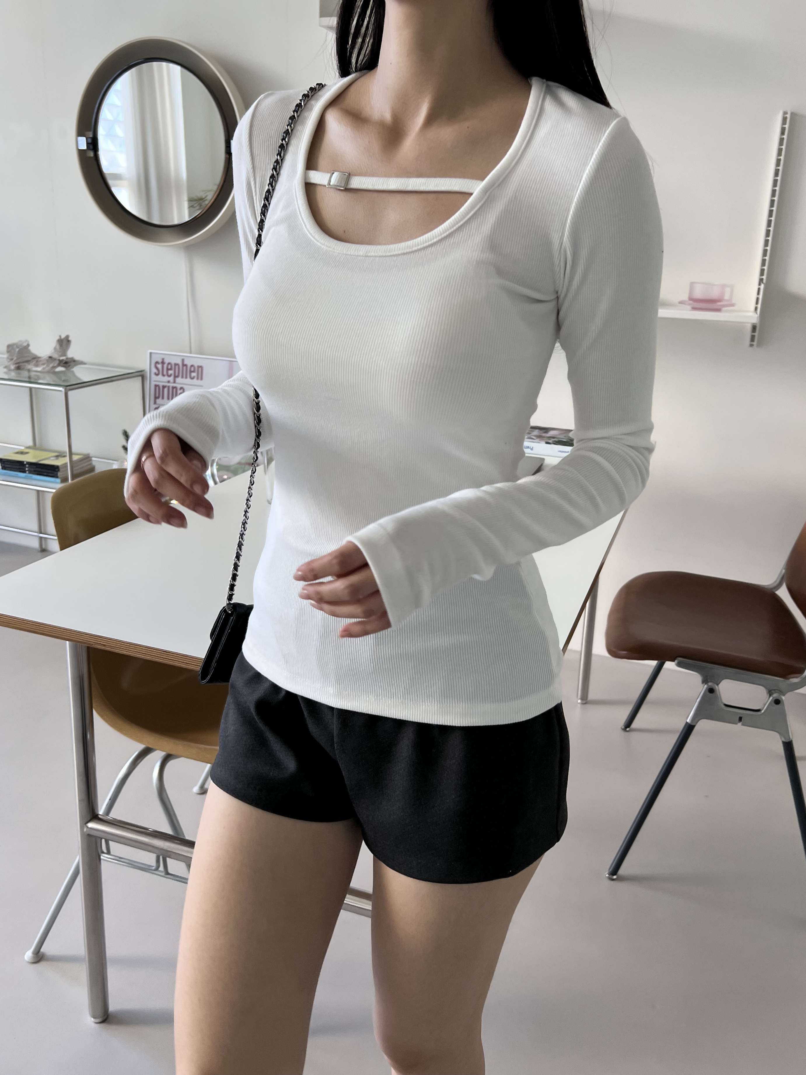 バックルストラップUネックリブTシャツ | 詳細画像3