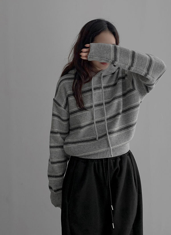 極美品✨’23年 フォクシー 7.7万 シルク混 ニットトップ オルエン 黒 極美品✨'23年 フォクシー 7.7万 シルク混 ニットトップ