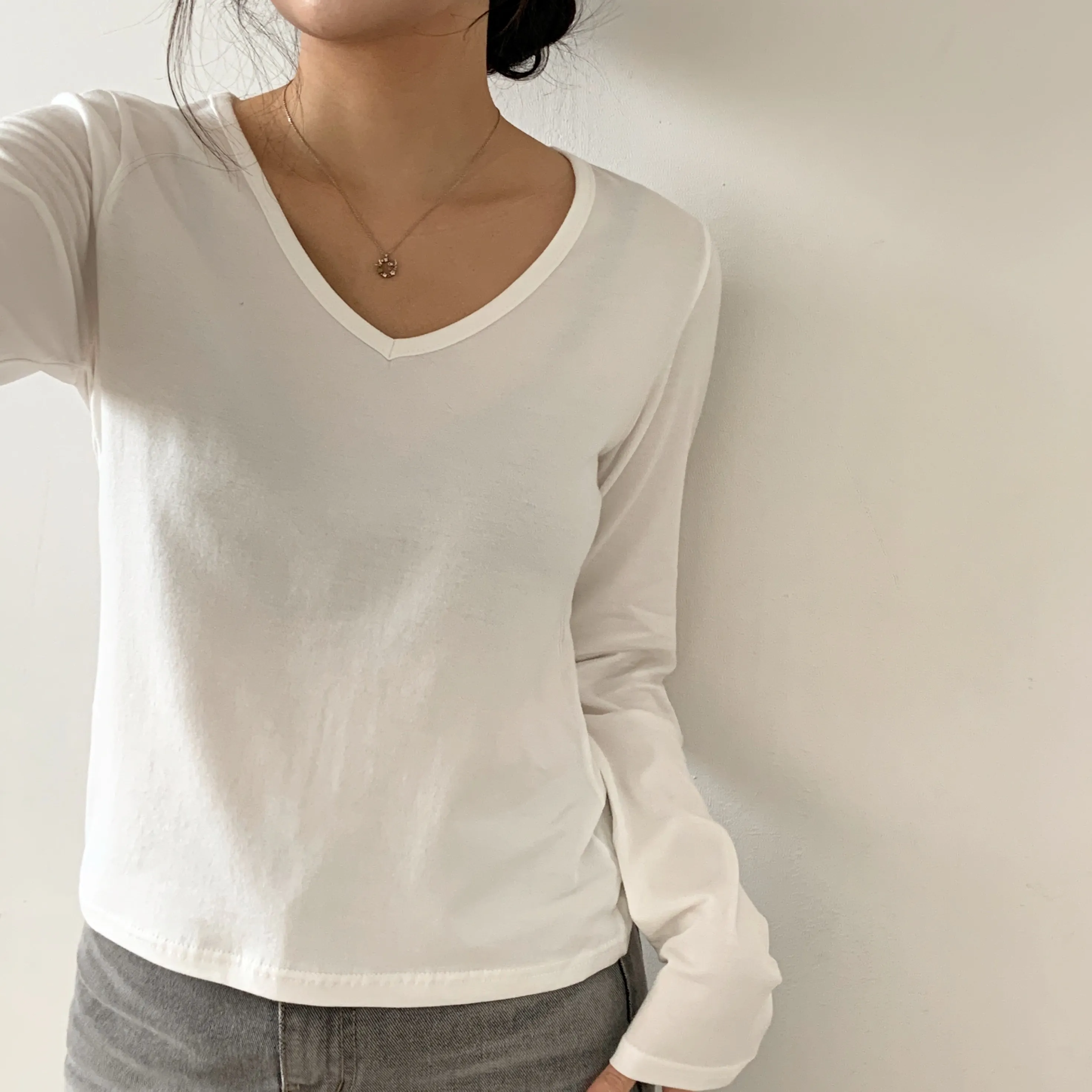 モダール混Vネック長袖Tシャツ | 詳細画像1