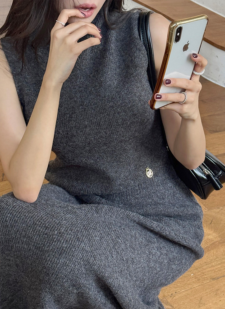 タートルネックニットノースリ&オープンカーディガン&ニットスカート