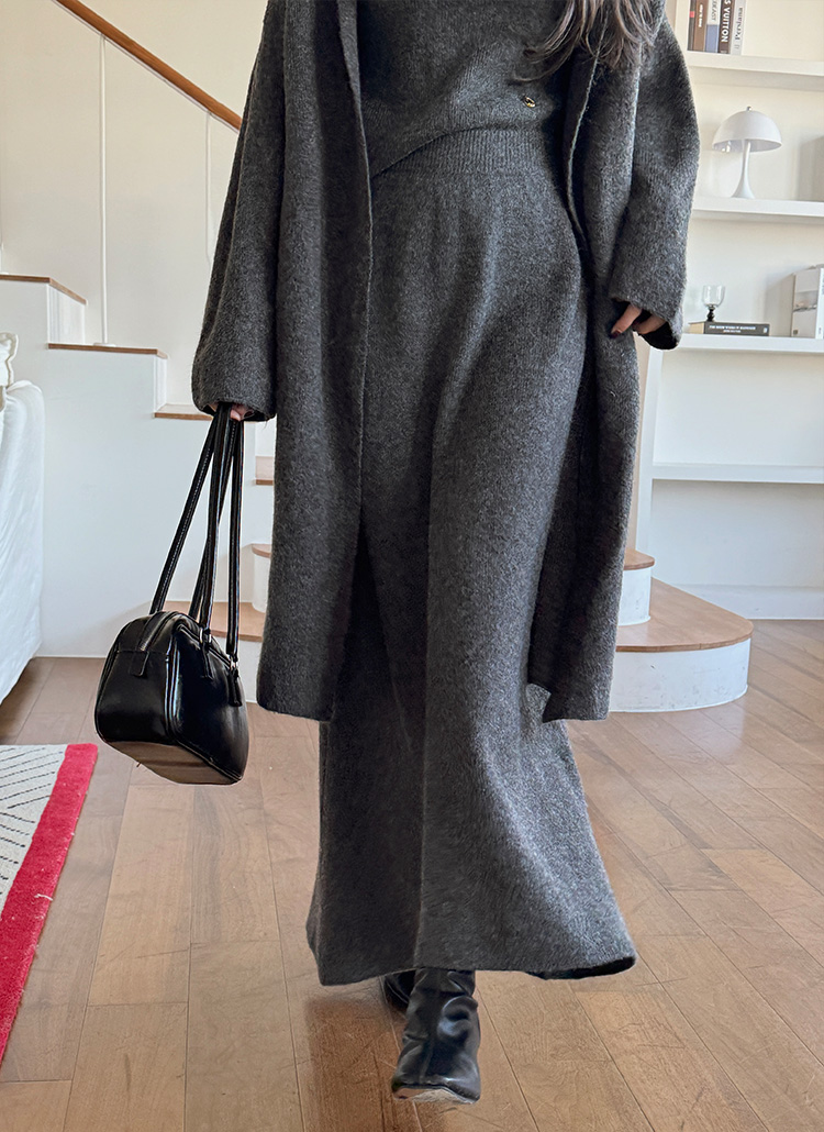 Docus Design タートルネックセーター L and スカートのセット Docus Design タートルネックセーター L and スカートのセット