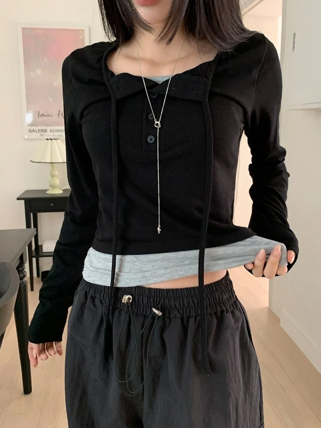 配色レイヤード風リボンボタンネックTシャツ | 詳細画像1