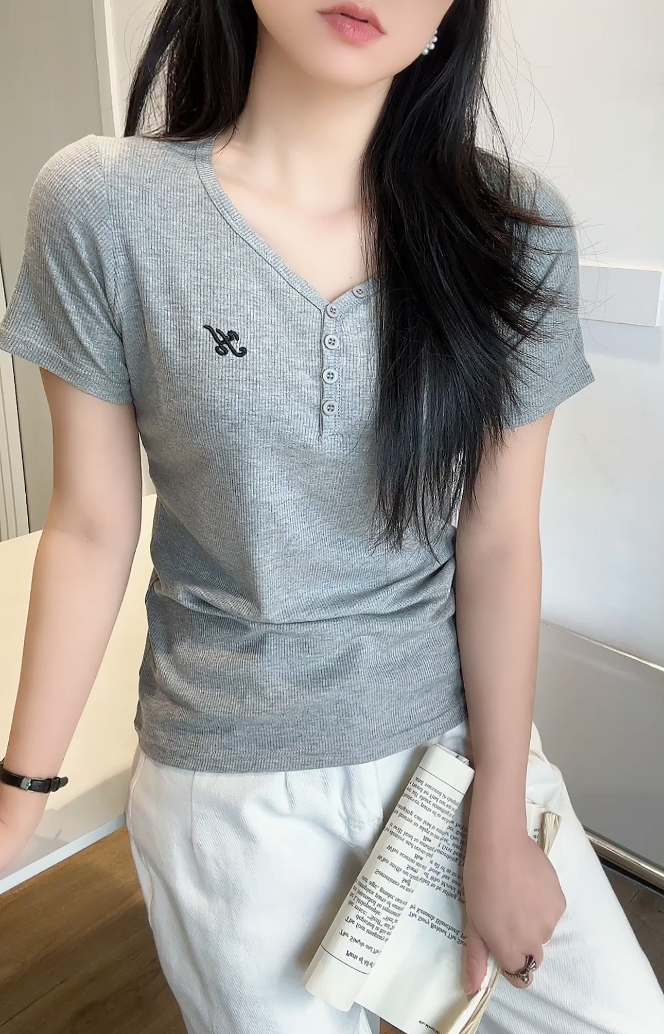 刺繍ロゴボタンVネックリブ半袖Tシャツ | 詳細画像9