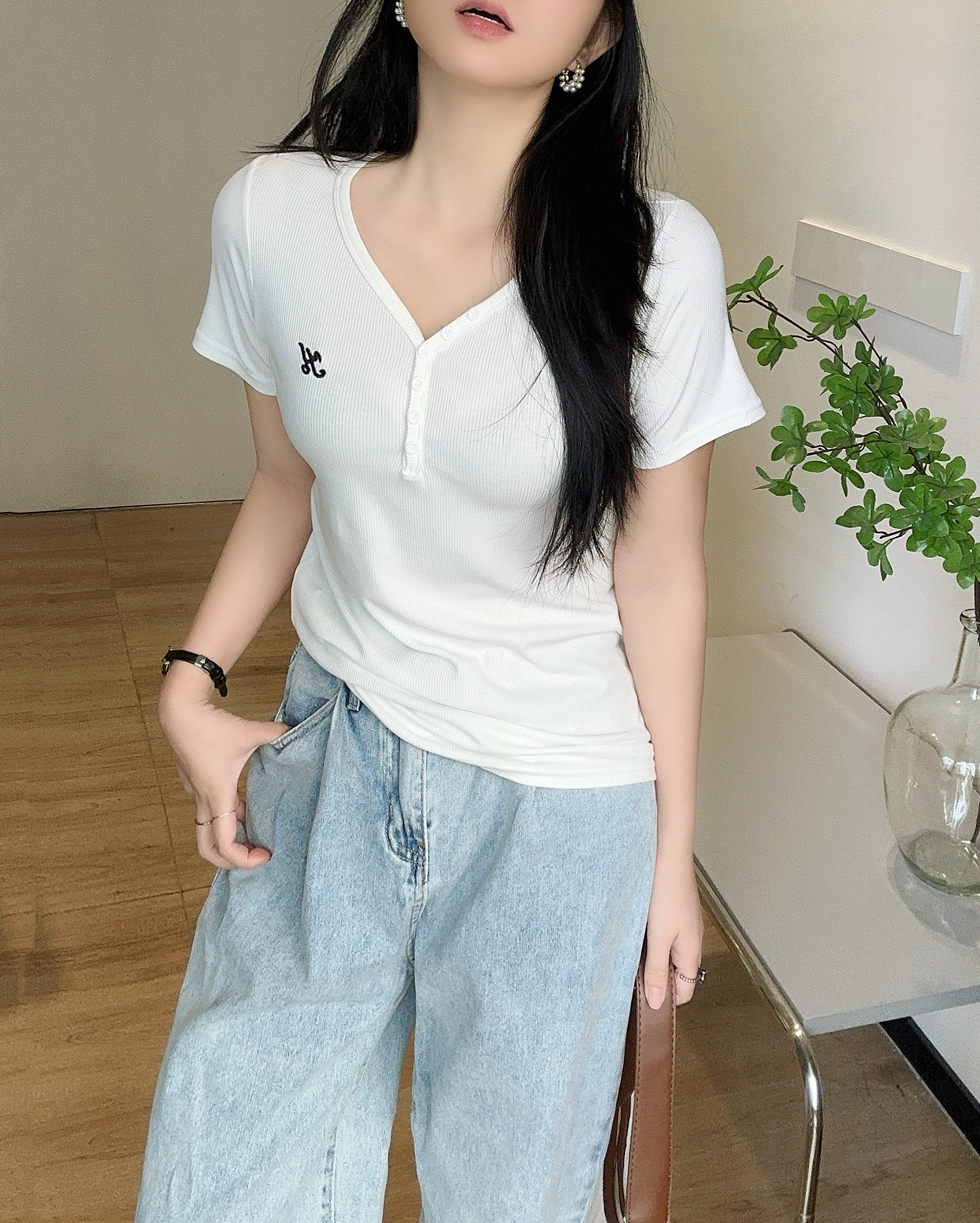 刺繍ロゴボタンVネックリブ半袖Tシャツ | 詳細画像2