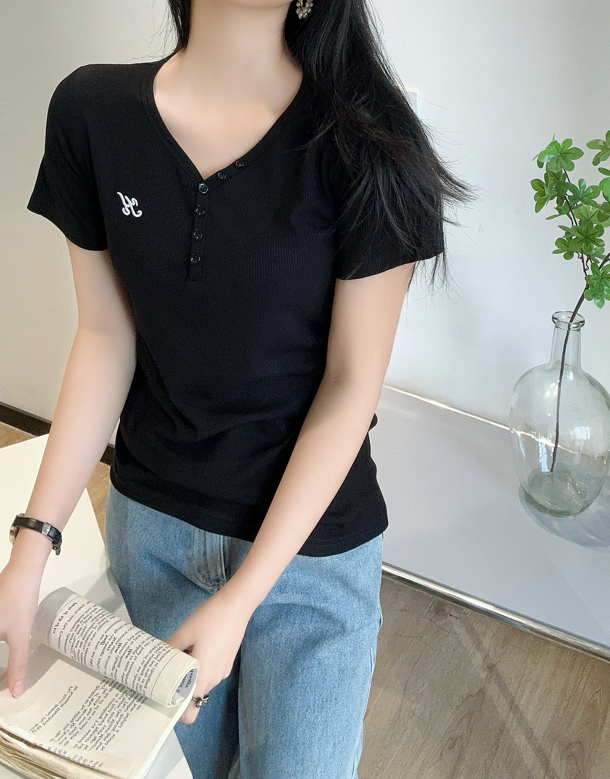 刺繍ロゴボタンVネックリブ半袖Tシャツ | 詳細画像17