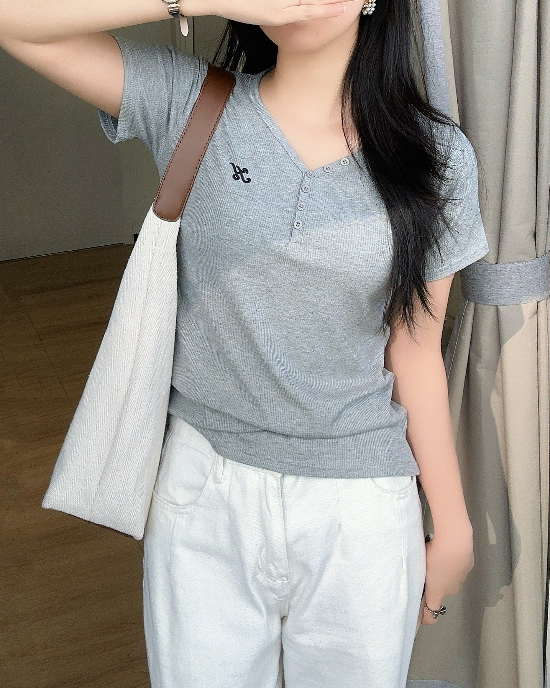 刺繍ロゴボタンVネックリブ半袖Tシャツ | 詳細画像10
