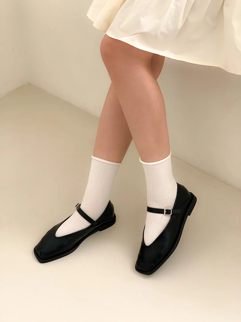 Vカットスクエアトゥフラットシューズ | Milovany | 詳細画像1