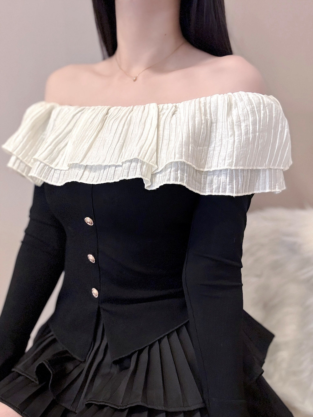 ゴールドボタンフリルオフショルTシャツ | 詳細画像11