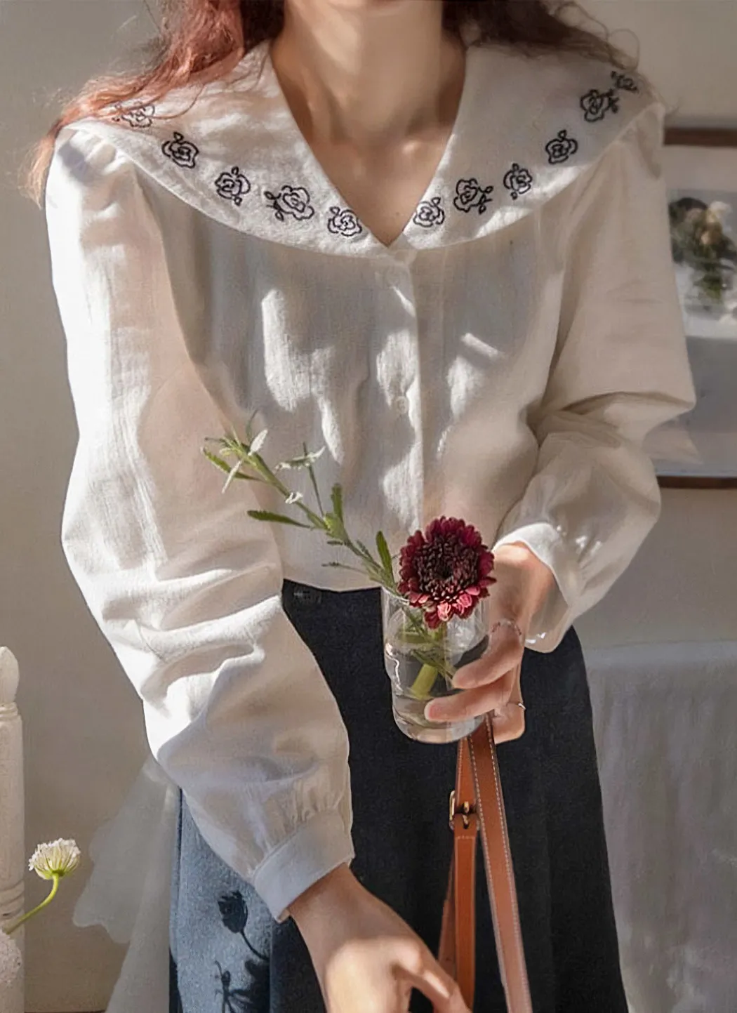 フラワー刺繍ラウンドカラーパフブラウス | 詳細画像1