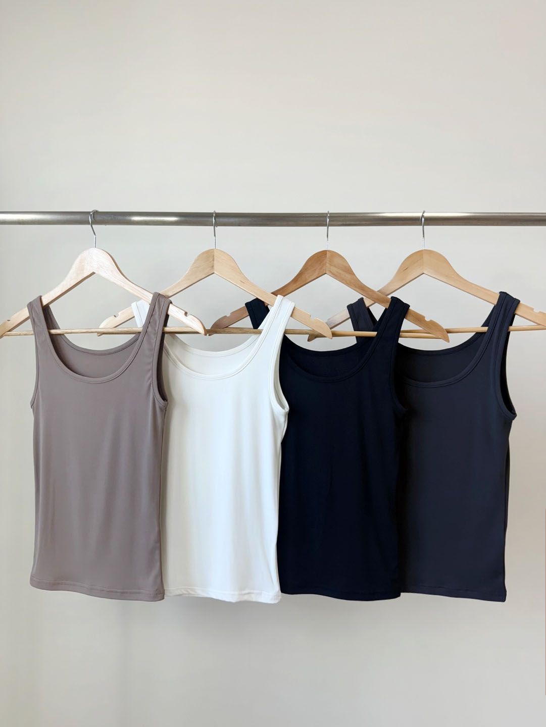 Uネックスリムタンクトップ | 詳細画像21