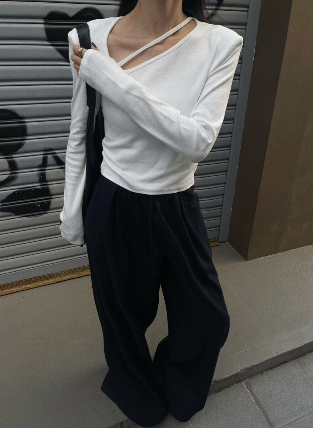 ストラップアシメネックTシャツ | 詳細画像5
