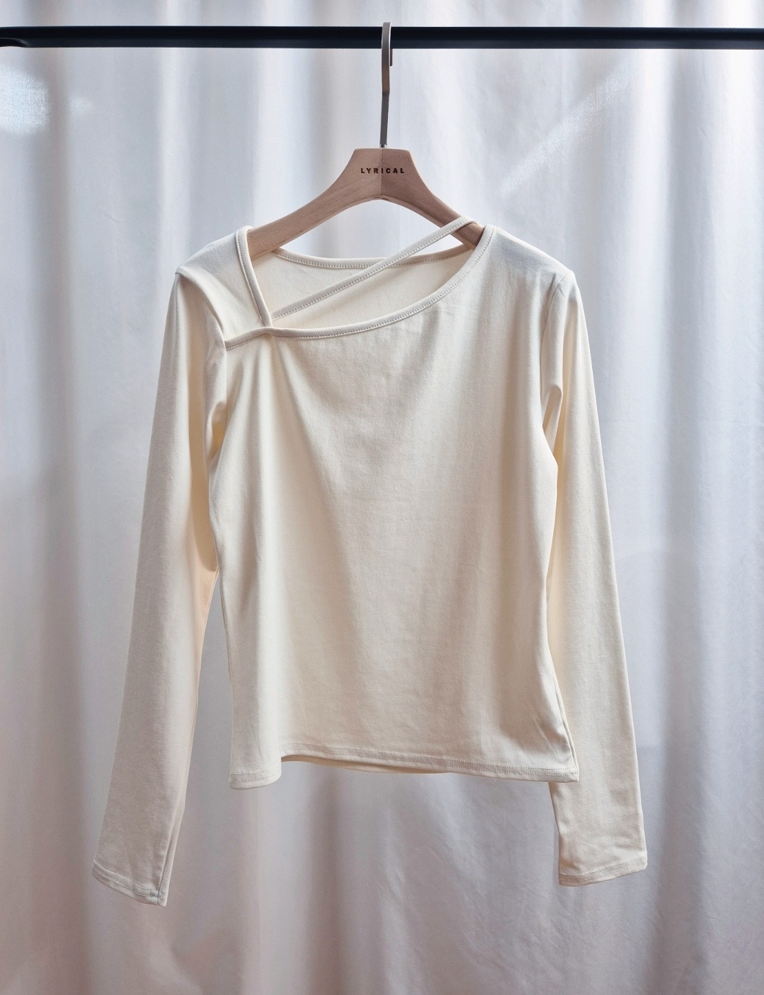 ストラップアシメネックTシャツ | 詳細画像18