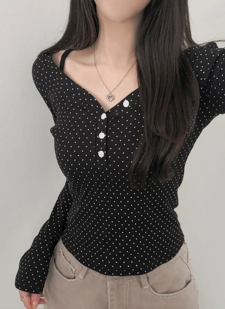 ドットボタンディープVネックTシャツ | lilisense | 詳細画像1