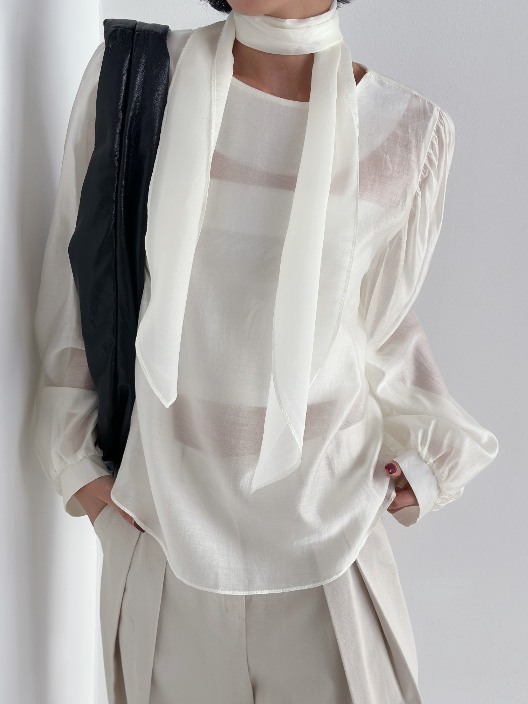 スカーフ付シルキーシアーパフブラウス | 詳細画像4