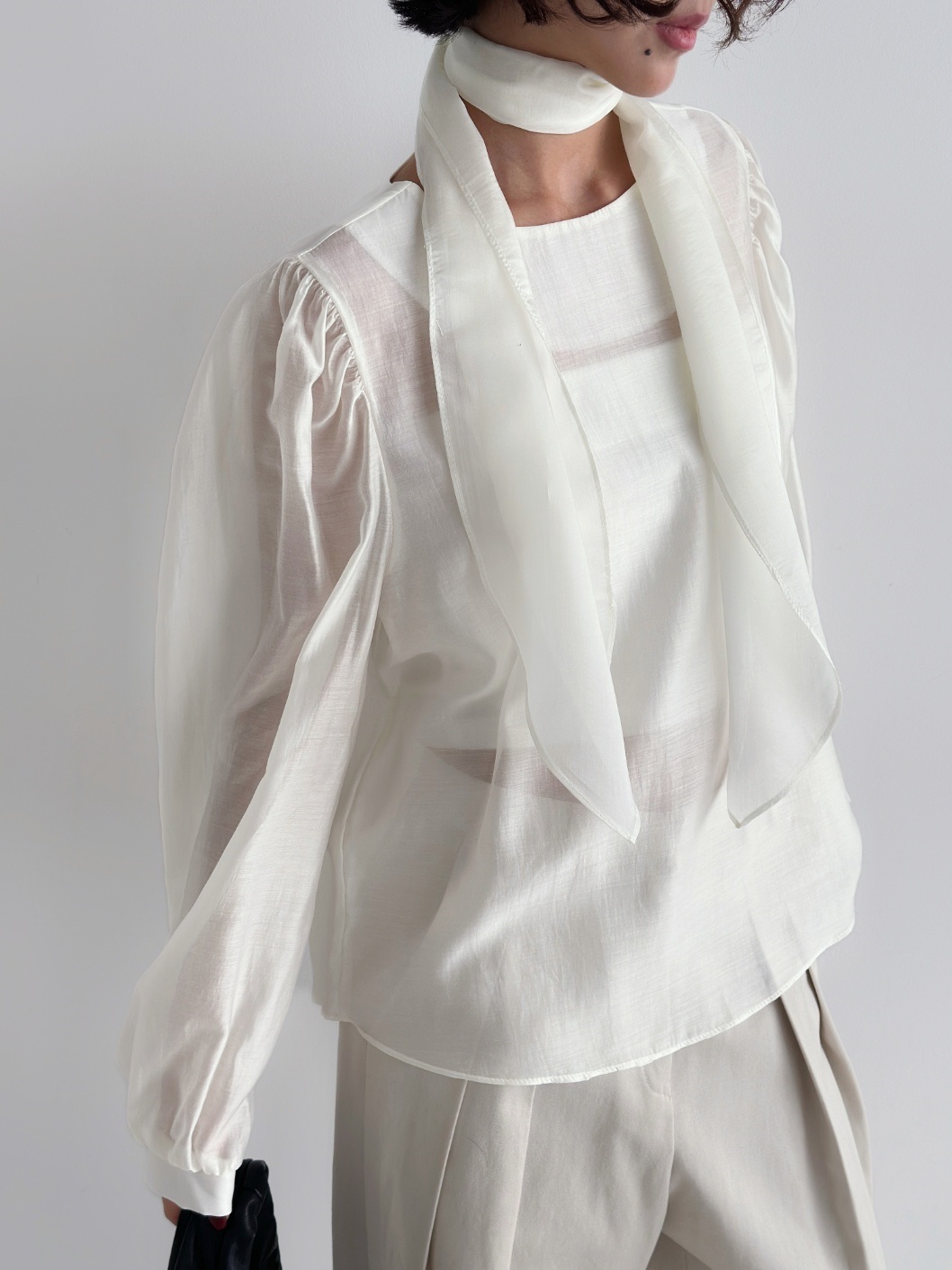 スカーフ付シルキーシアーパフブラウス | 詳細画像5