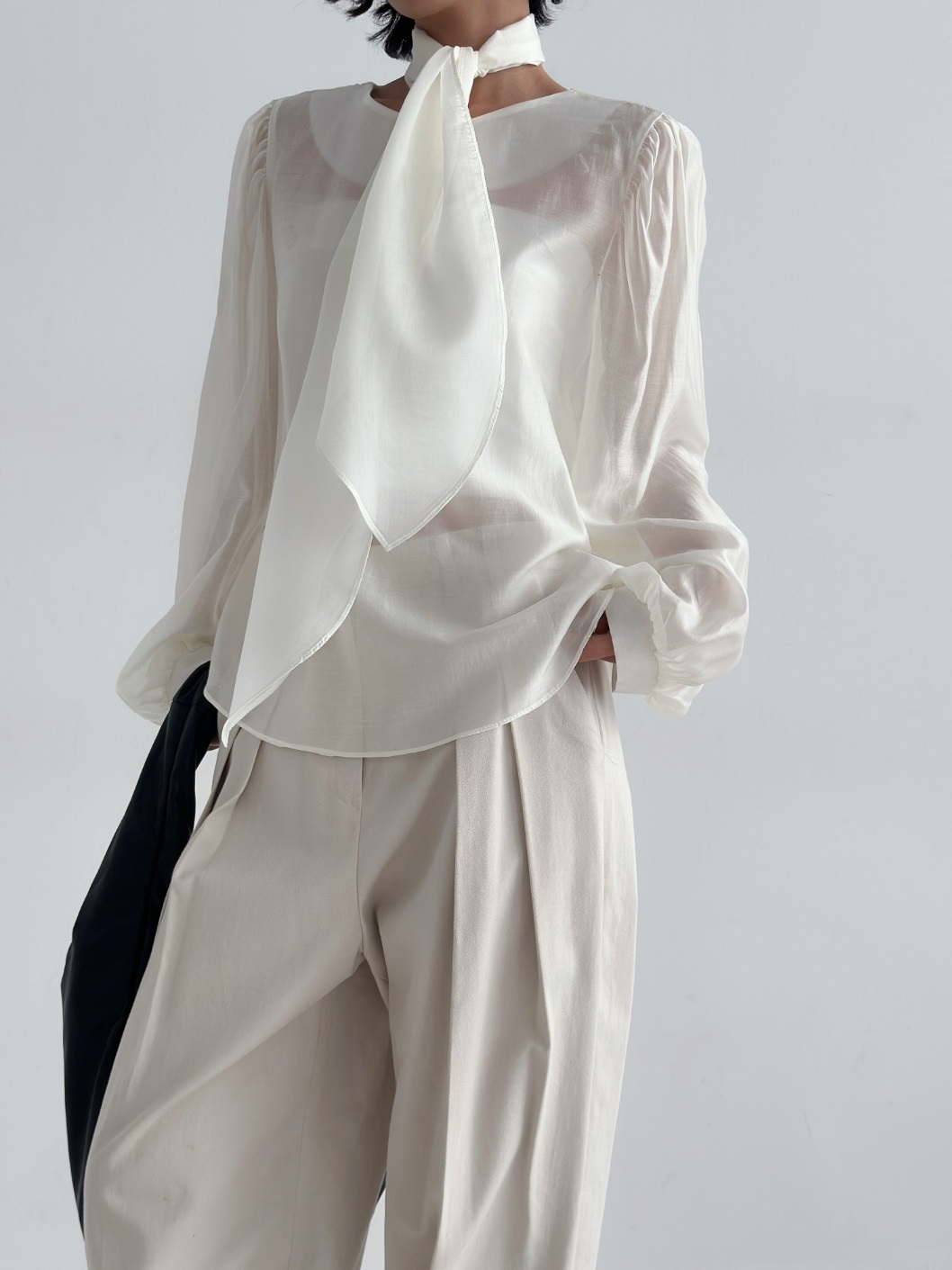 スカーフ付シルキーシアーパフブラウス | 詳細画像12