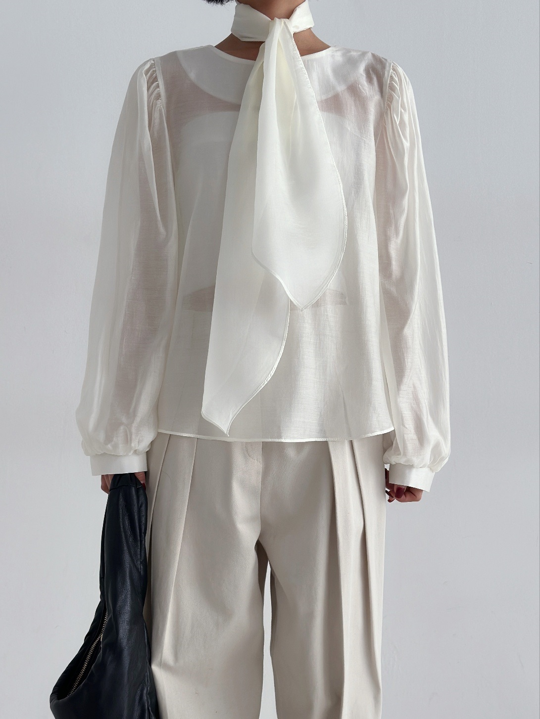 スカーフ付シルキーシアーパフブラウス | 詳細画像13