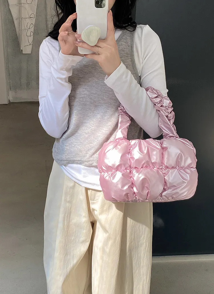 グロッシー中綿ハンドバッグ | whosbag | 詳細画像1