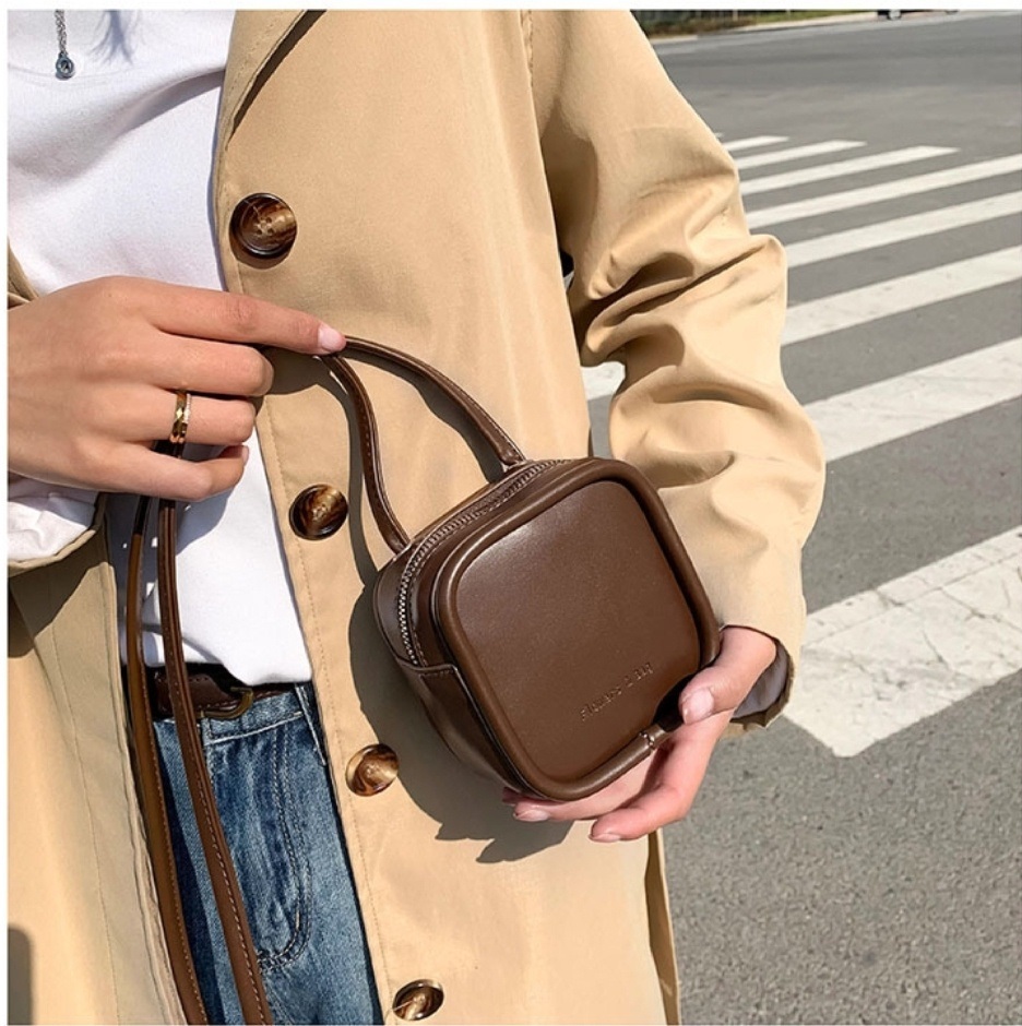 ロゴミニスクエアショルダーバッグ | 詳細画像4