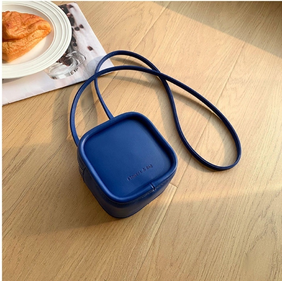 ロゴミニスクエアショルダーバッグ | 詳細画像7