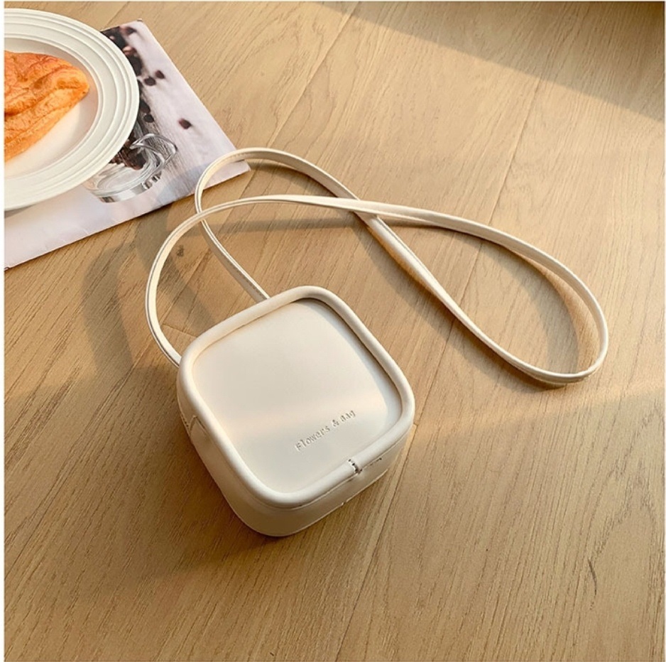 ロゴミニスクエアショルダーバッグ | 詳細画像9