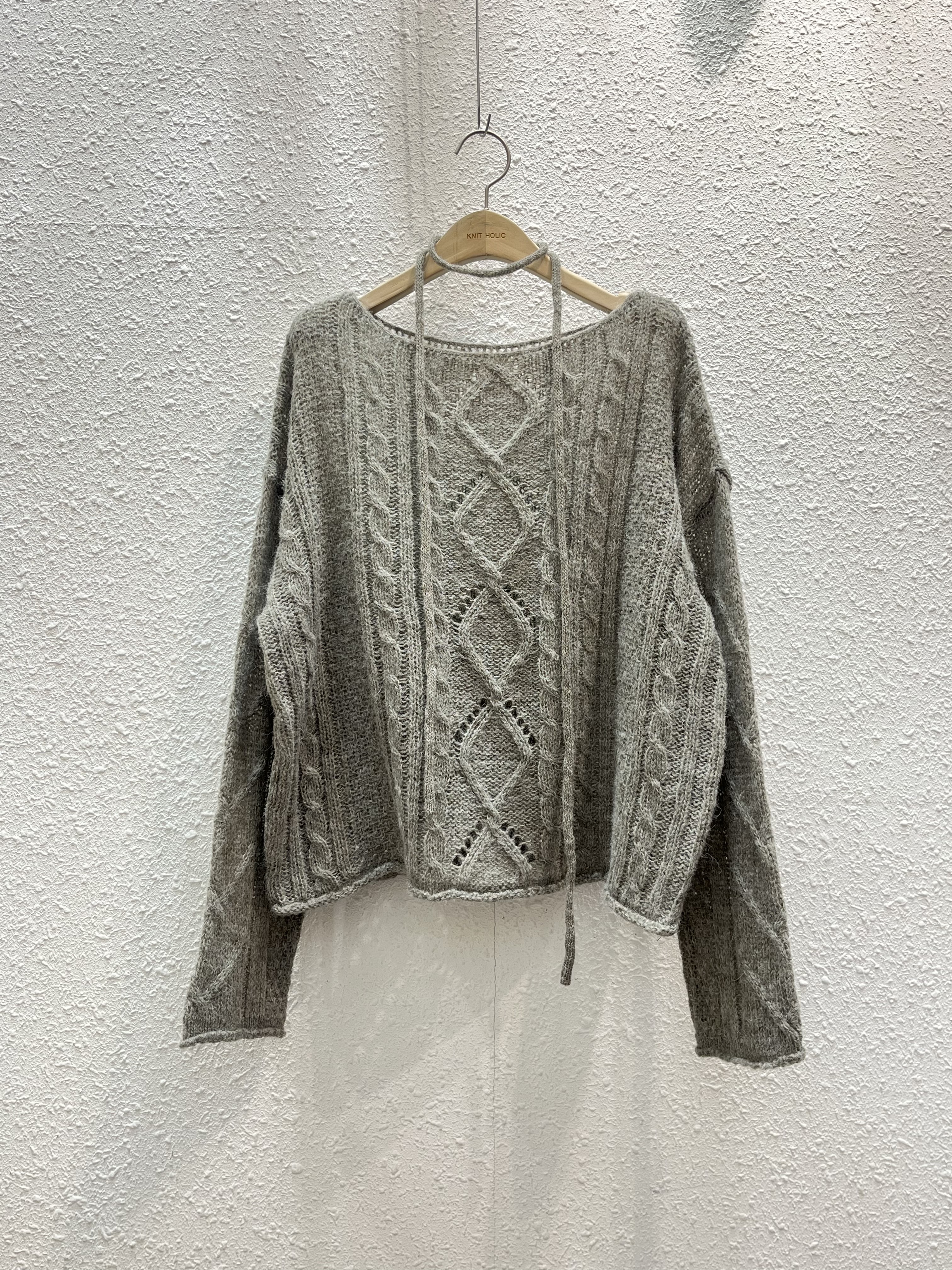 ストラップ付アルパカ混ボートネックシアーケーブルニット | 詳細画像15