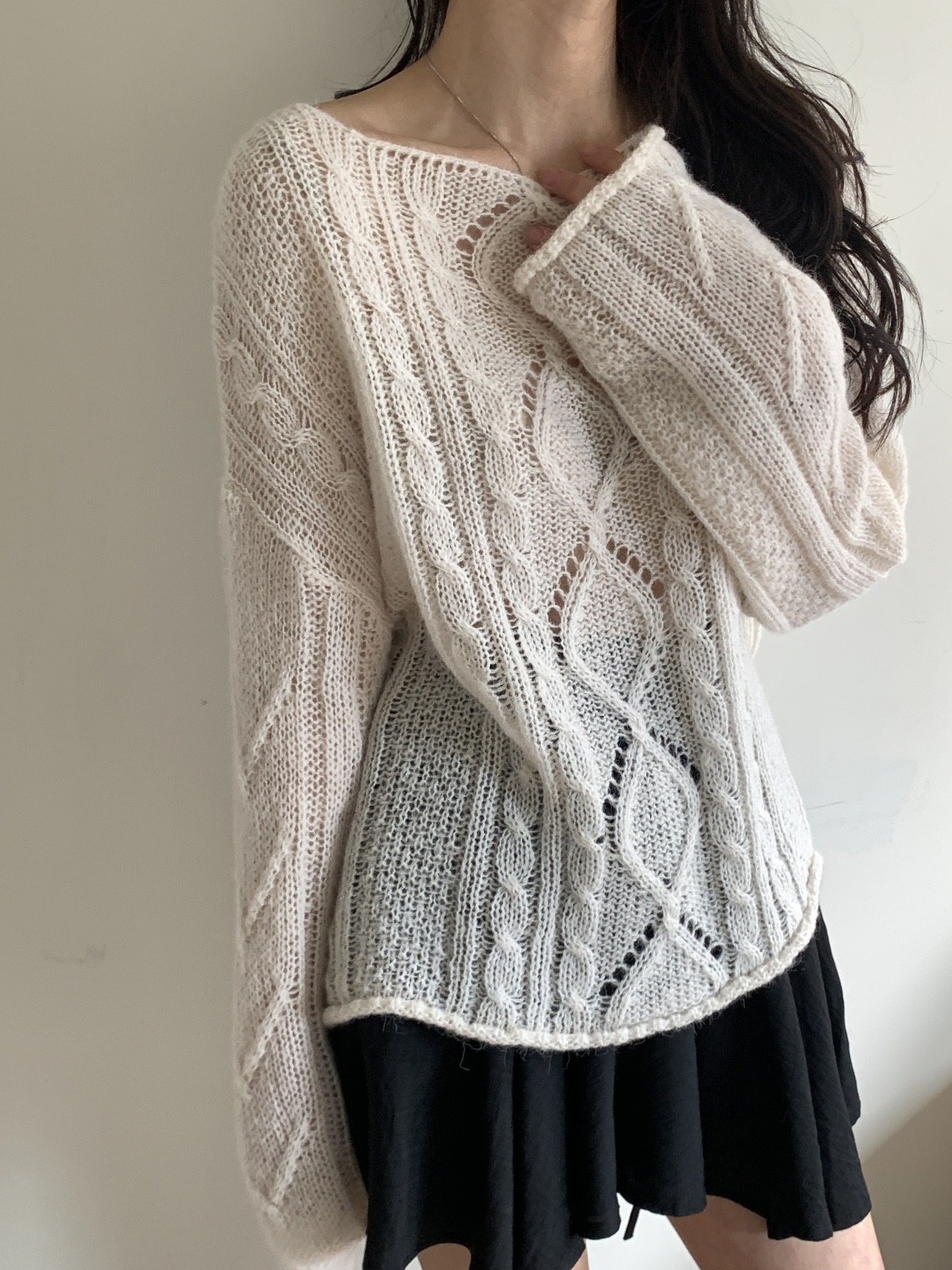 ストラップ付アルパカ混ボートネックシアーケーブルニット | 詳細画像9