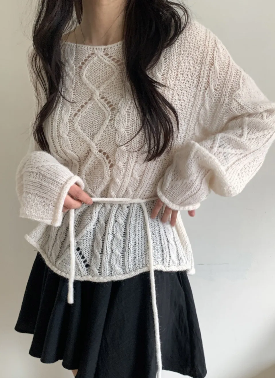 ストラップ付アルパカ混ボートネックシアーケーブルニット | 詳細画像1
