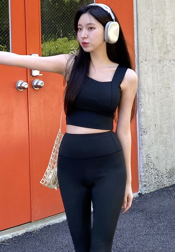 カップ付スクエアクロップドタンクトップ&Tシャツ&サムホール