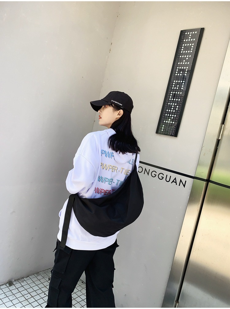 2WAYナイロンハーフムーンバッグ | 詳細画像9