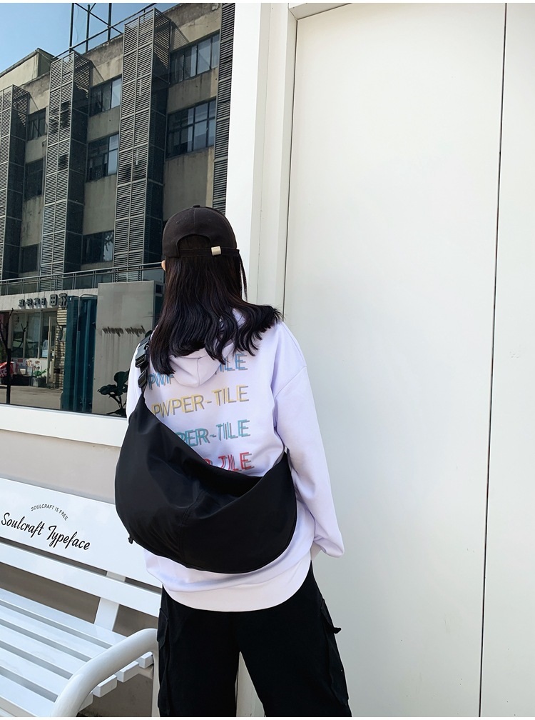 2WAYナイロンハーフムーンバッグ | 詳細画像10